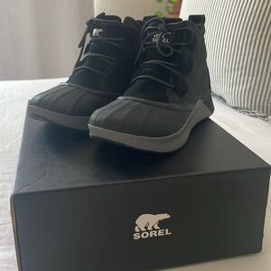 Sorel black out n about boots NWT
